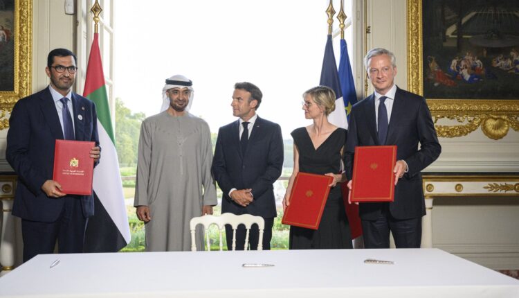 الإمارات وفرنسا توقعان عددا من الاتفاقيات