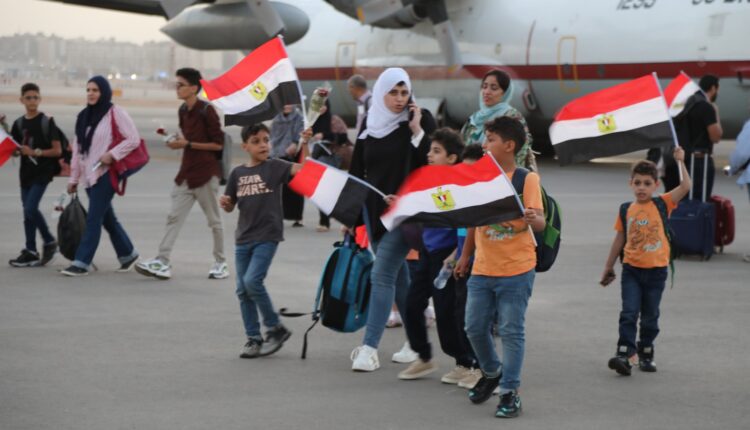 إجلاء ٩٠٤ مواطناً مصرياً من السودان